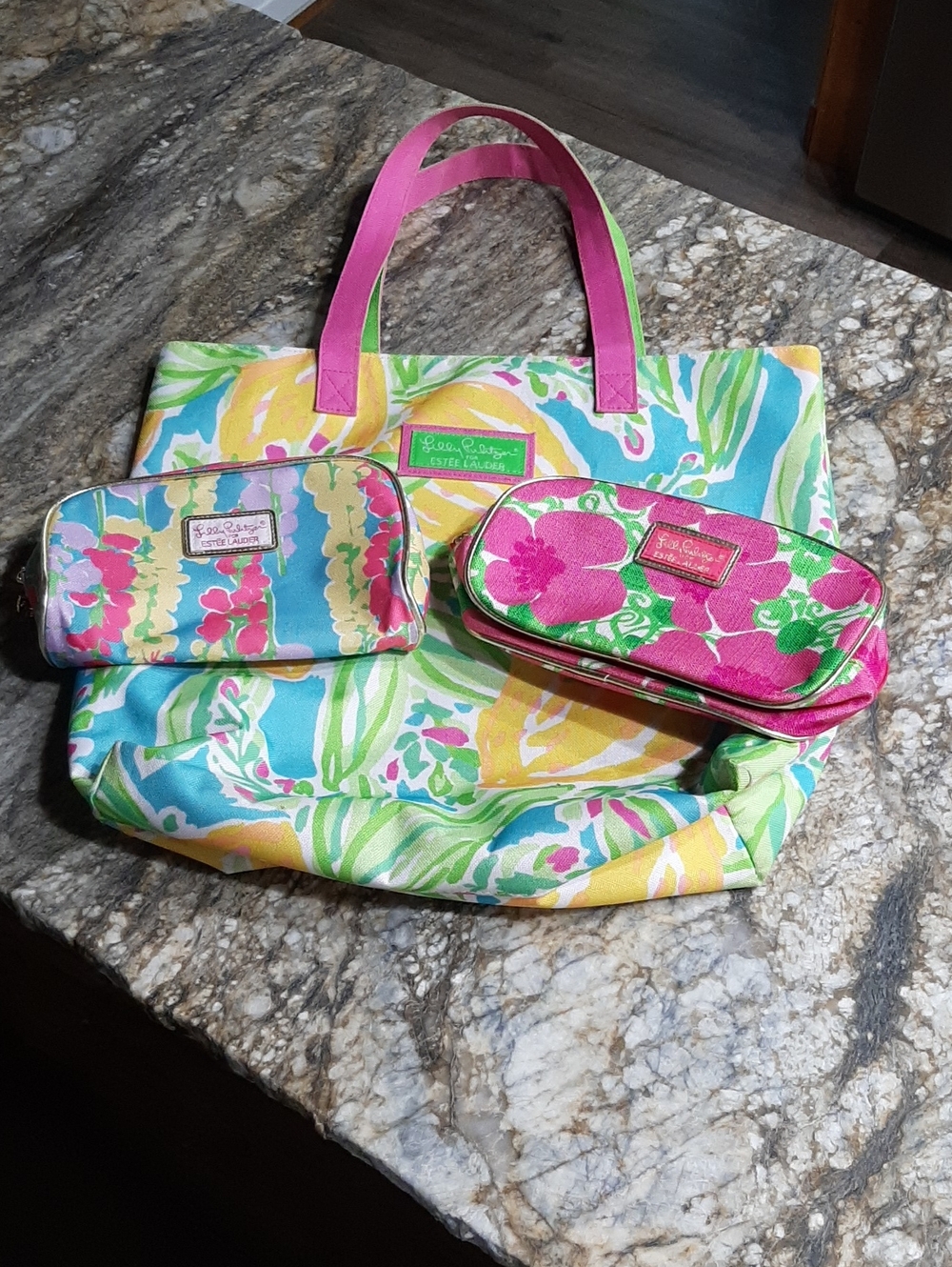 COLLECTABLE! Lilly Pulitzer for  Estee Lauder Floral Tote w/2 pouches